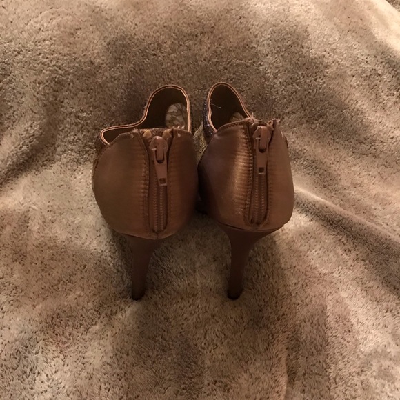 Lace and crystal heels - Picture 4 of 5